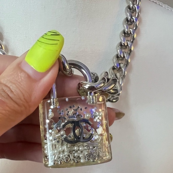 CHANEL Oversized Chain CC Padlock Necklace - Picture 3 of 7